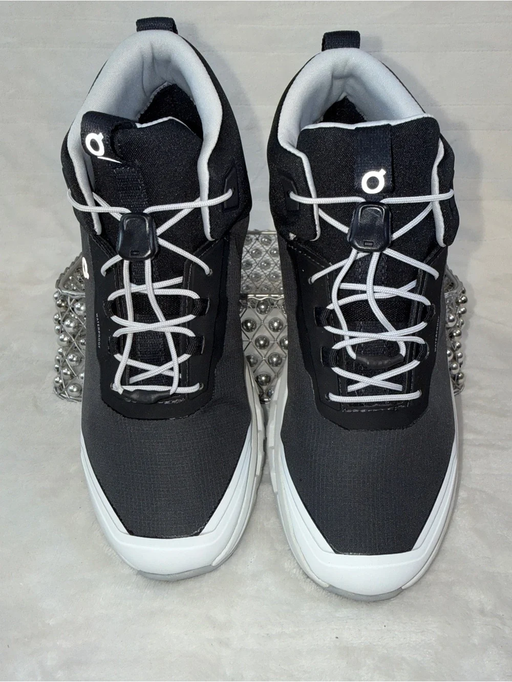 On Clouds hero Mid Waterproof Black White Sz Youth 5/Women 6.5 3YD30020299 🖤🤍